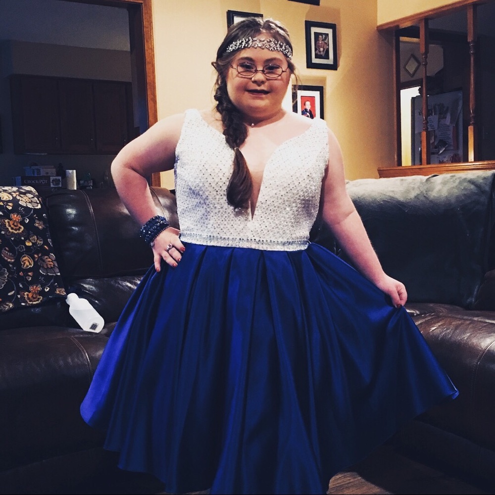 Beautiful royal blue/white: like brand new